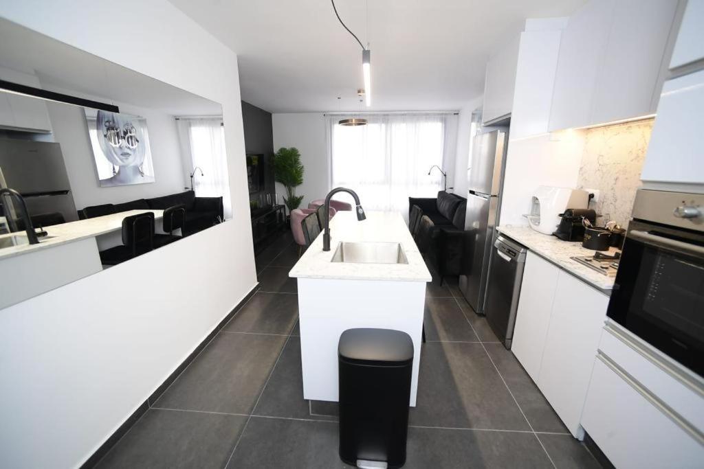 Z-32 Luxury Boutique Apartment Eilat Buitenkant foto